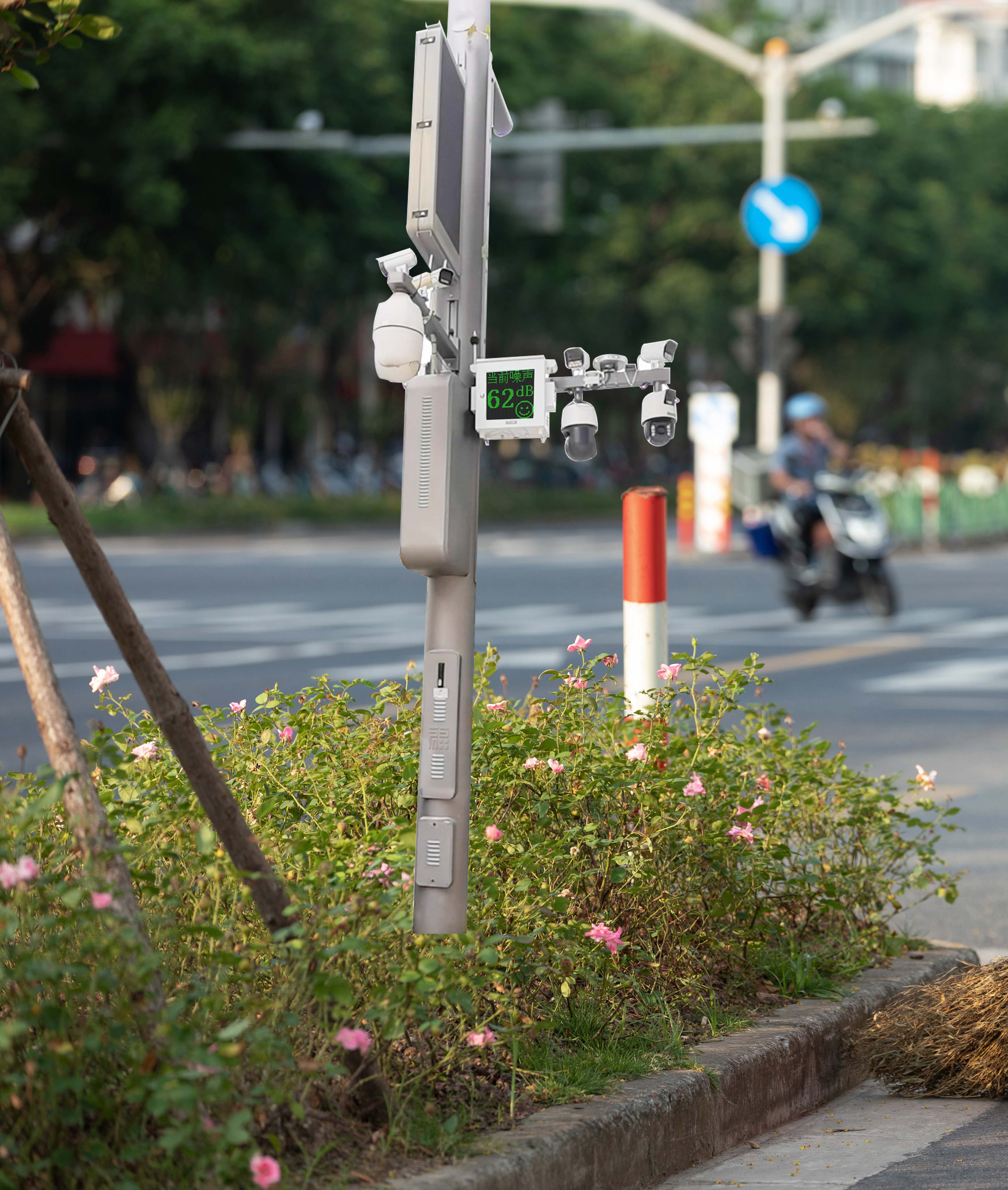 交通道路聲環(huán)境監(jiān)測(cè)典型案例: 貴港市街道交通噪聲在線(xiàn)監(jiān)測(cè)系統(tǒng)、全天候自動(dòng)超標(biāo)變色預(yù)警監(jiān)測(cè)、助力解決噪聲擾民問(wèn)題，創(chuàng)建智慧城市發(fā)展